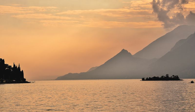 италия,озеро,вечер,вода Закат на Гарде фото превью