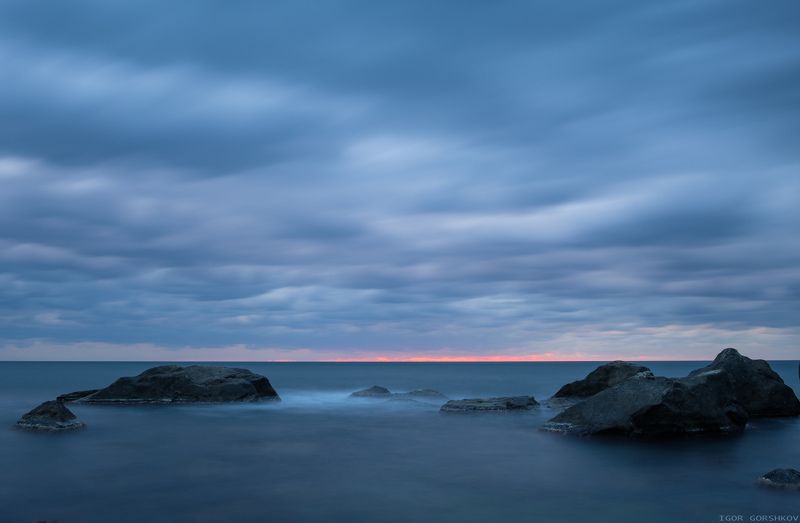 крым,море,утро,камни,скалы,пасмурно,тучи,рассвет,облака,пейзаж,вода,длинная выдержка, Синее утроphoto preview