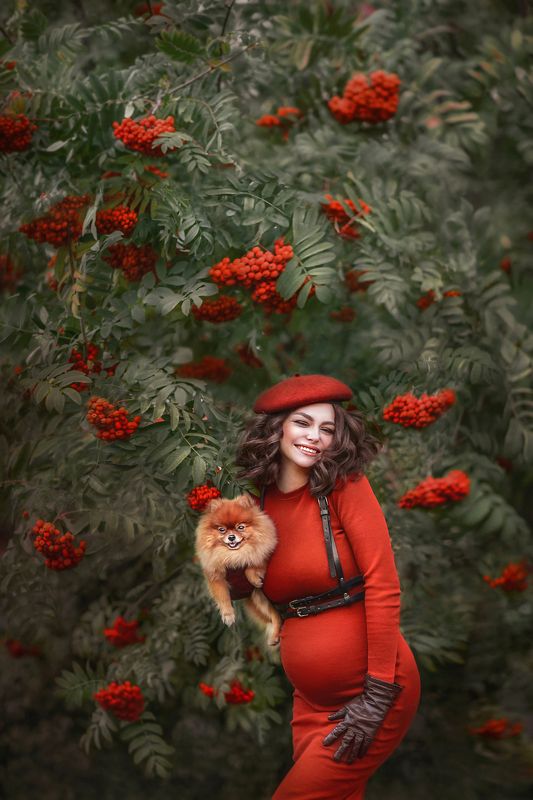 autumn, October, Rowan, pregnancy, waiting, smile, laugh, beauty, dog, beret, portrait, joy, red, pregnant, woman, beautiful girl, curls В рябинкеphoto preview