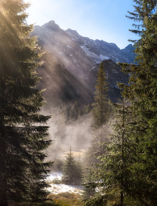 Wschód w Tatrach i pięknie przenikające promienie Słonecznephoto preview