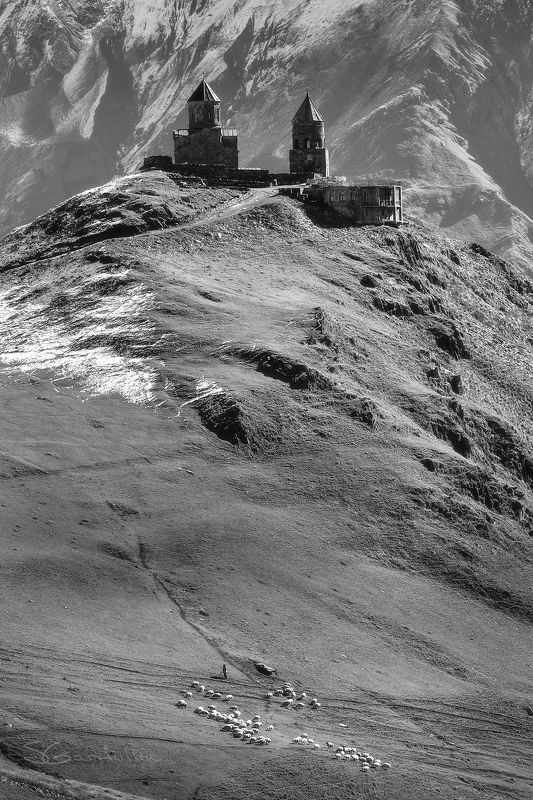 Троицкая церковь, Гергети, Казбек, Казбеги, Степанцминда, Грузия Тройцкая цероквь (XIV век)photo preview