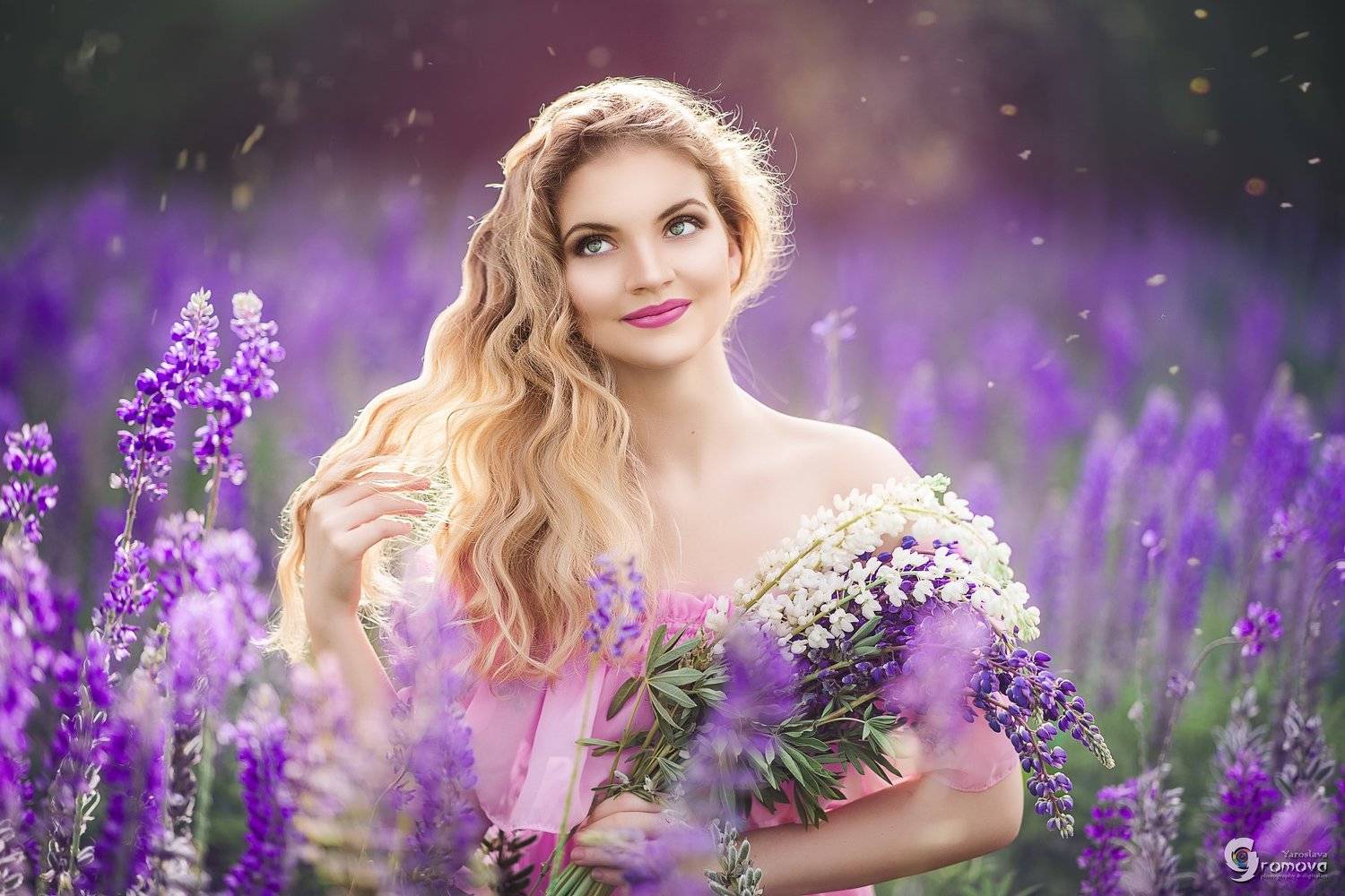 В люпинах. Автор: Ярослава Громова сирень, люпины, сказка, портрет, девушка, Ярослава Громова