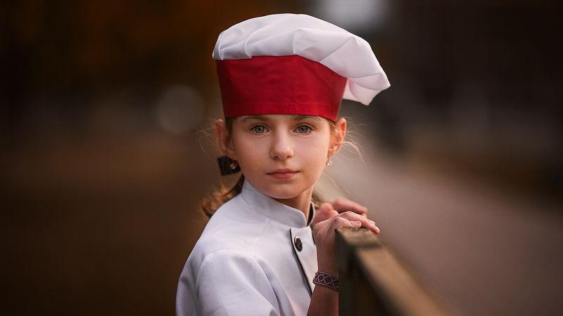 ребенок, повар, улица, закат, портрет Мечтаphoto preview