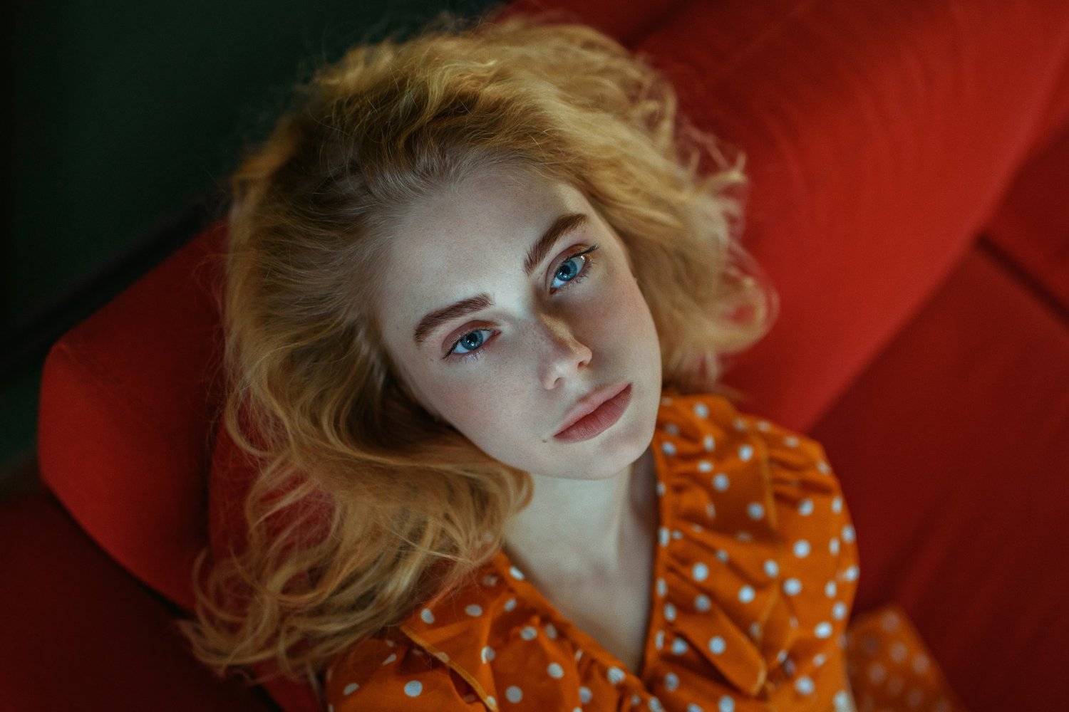  portrait, портрет, girl, red, indoor, девушка, молодость, ноябрь, ламповый, retouch, ретушь, цвет, красный, Павел Фишар