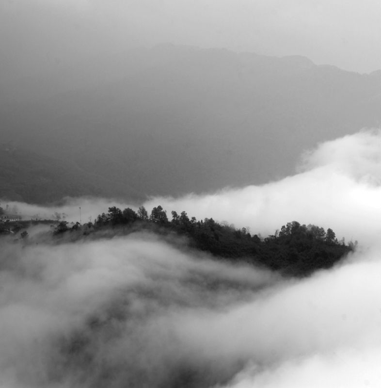 blackandwhite, cloud, mountain, yty, vietnam, fineart, ngocuong, ngocuongphoto, sunrise, sunray Sunrise in Y Ty by Ngo Cuongphoto preview