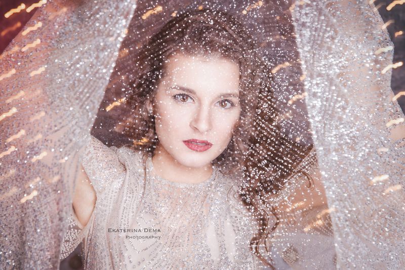 portrait, newyear, eyes, girl, woman, beauty, lights, holiday  Christmas is commingphoto preview