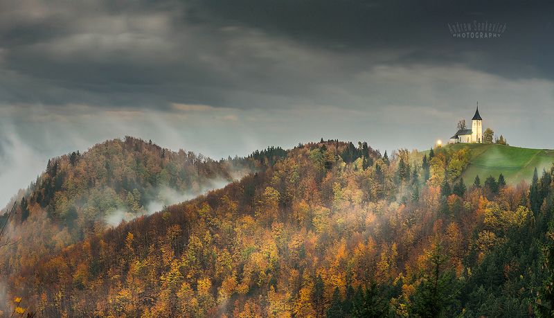 словения, ямник, осень Пасмурная осень в Словенииphoto preview