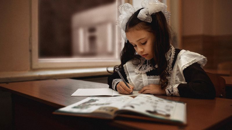 Школьницаphoto preview