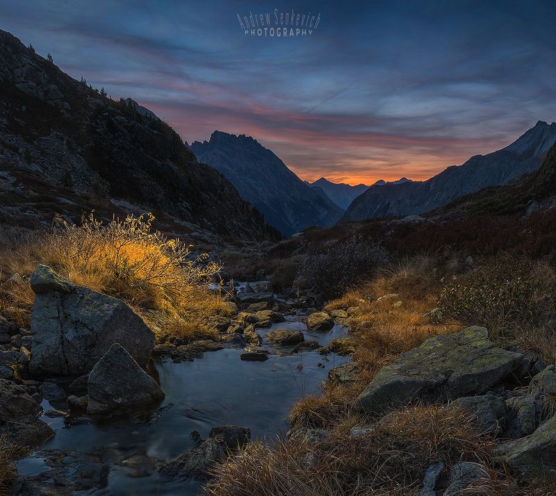 швейцария Вечерний ручей в горах Швейцарииphoto preview