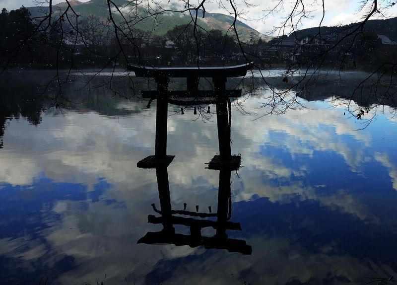 Kinrin Lake Japanphoto preview