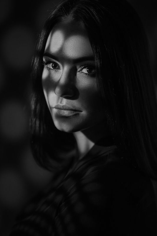 портрет, девушка, чб, тень, взгляд photo preview
