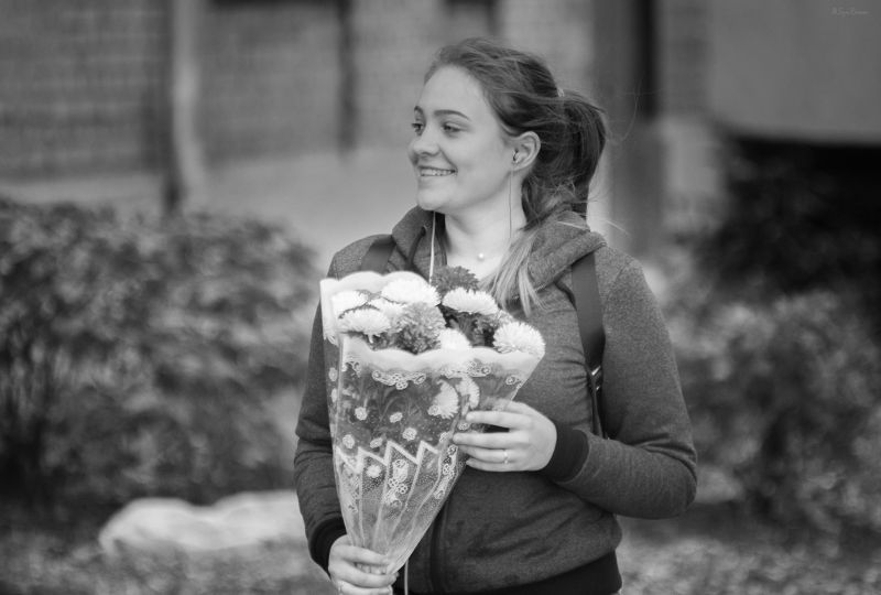 девушка,цветы,город,жанр,улица,портрет Когда музыка души ...photo preview