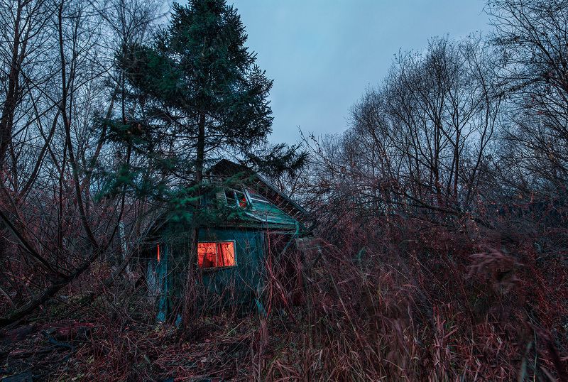 Покосившийся домик недалеко от центраphoto preview