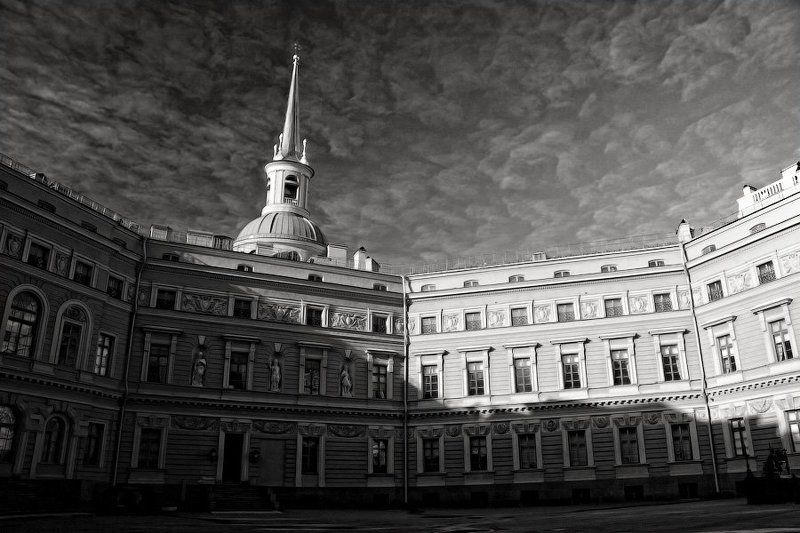 россия, санкт-петербург, архитектура, михайловский, инженерный, замок, дворец, свет, небо, dyadyavasya Михайловский и теньphoto preview