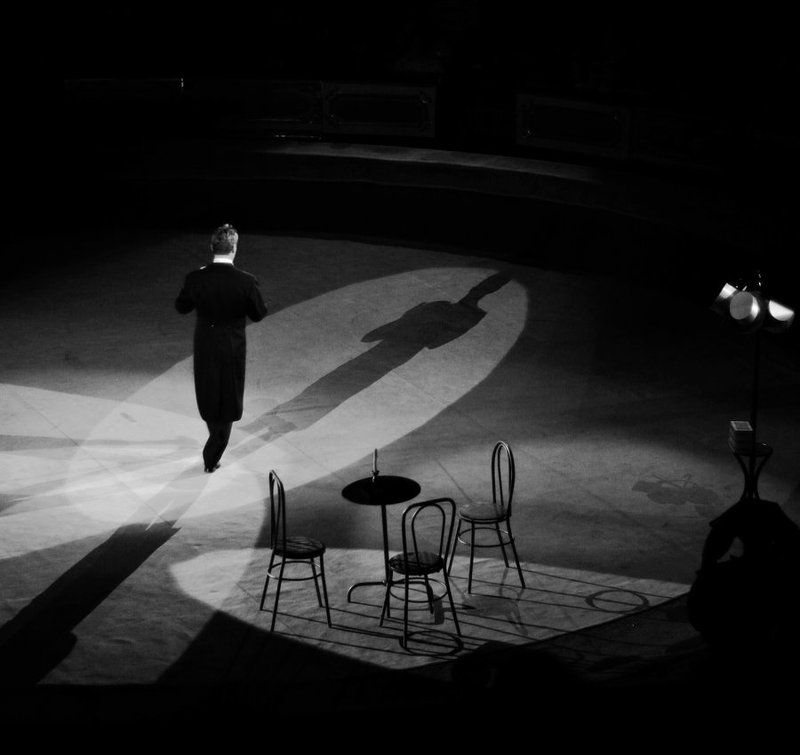 человек,тени,смысл,темнота,стол. ...photo preview