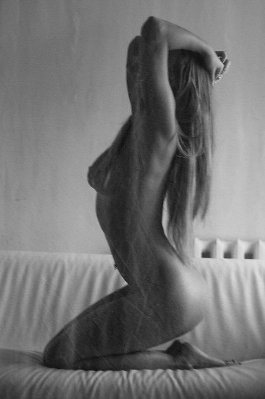 girl, nude, portrait Девушка за занавескойphoto preview