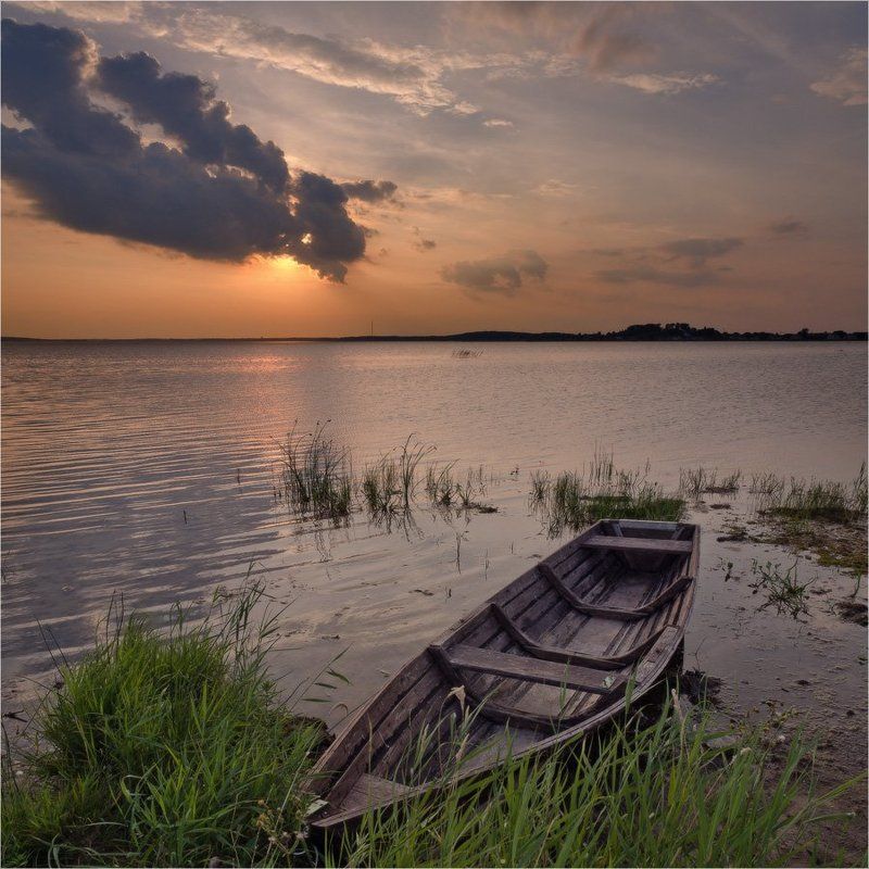 лодка, закат, озеро, облака, небо Про лодкуphoto preview