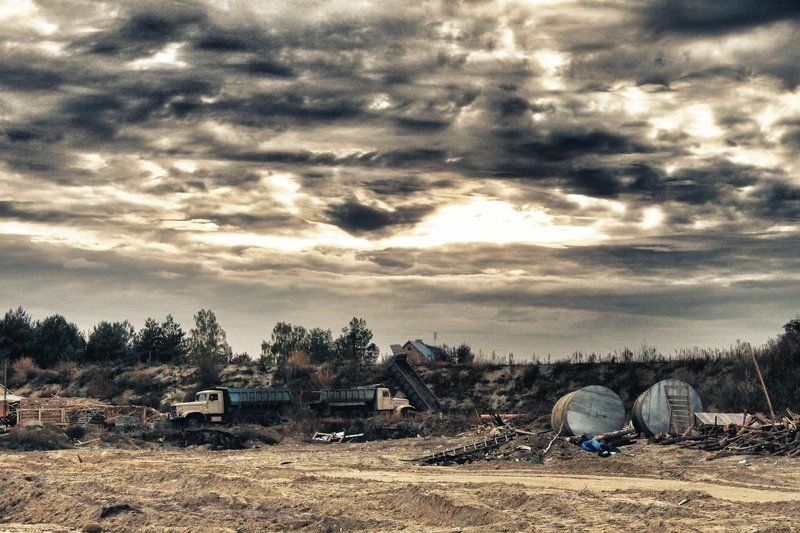 упадок, разруха, грузовики, закат, апокалипсис, сталкер, песок Разрухаphoto preview