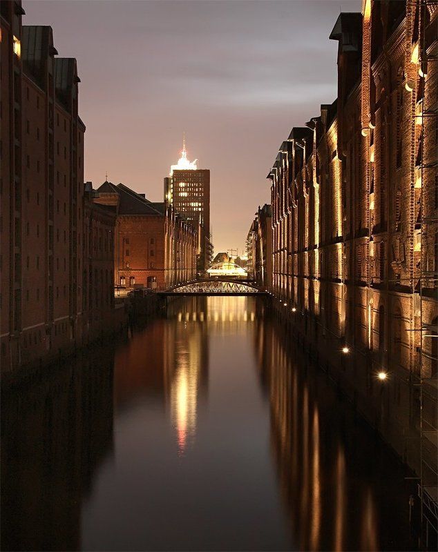 город, гамбург, канал, мосты, вода, вечер, speicherstadt из серии каналы и мостыphoto preview