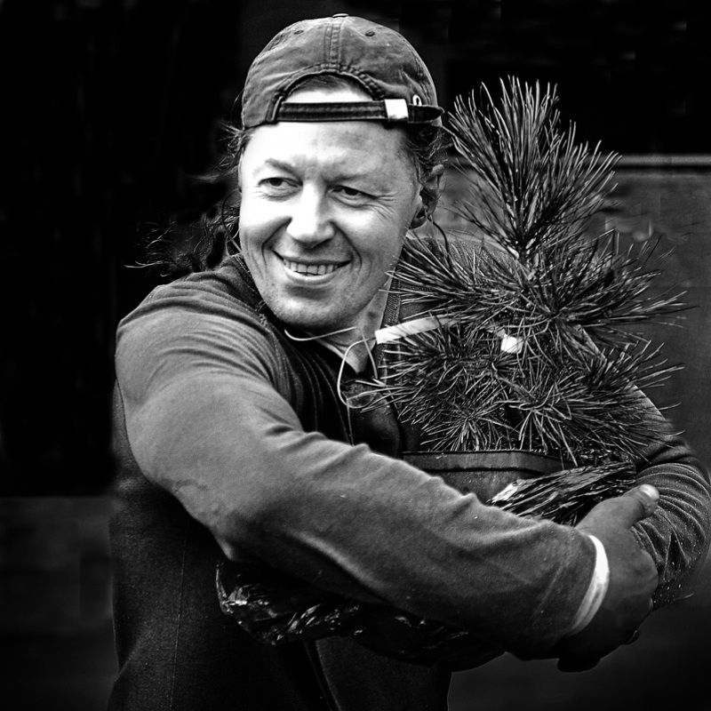 подарок, портрет, мужчина Стоящий подарокphoto preview