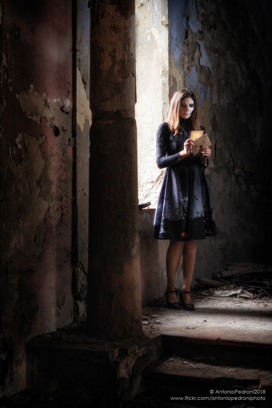letter, model, modella, urbex, portrait, halloween the letterphoto preview