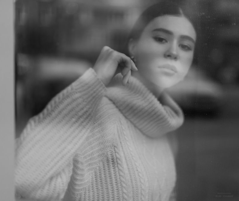 За стекломphoto preview