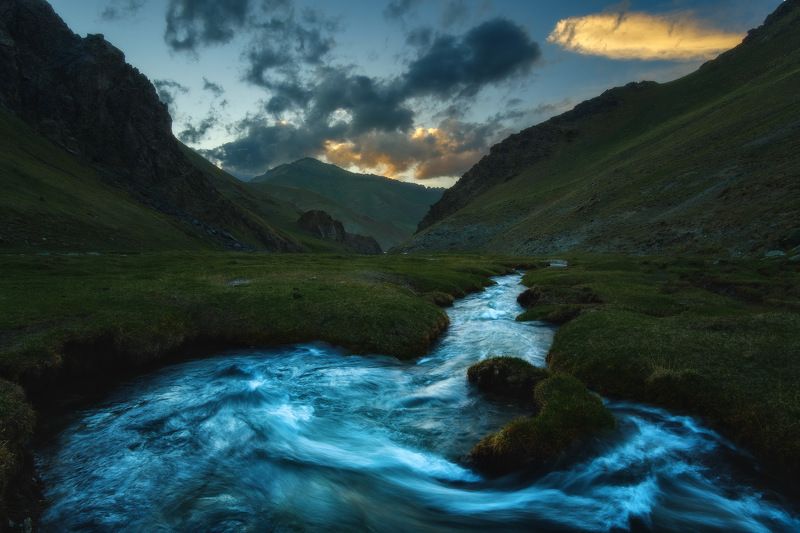 киргизия, кыргызстан, средняя азия, горы, каньон, скалы, пейзаж, весна, ущелье, река, закат Потокphoto preview