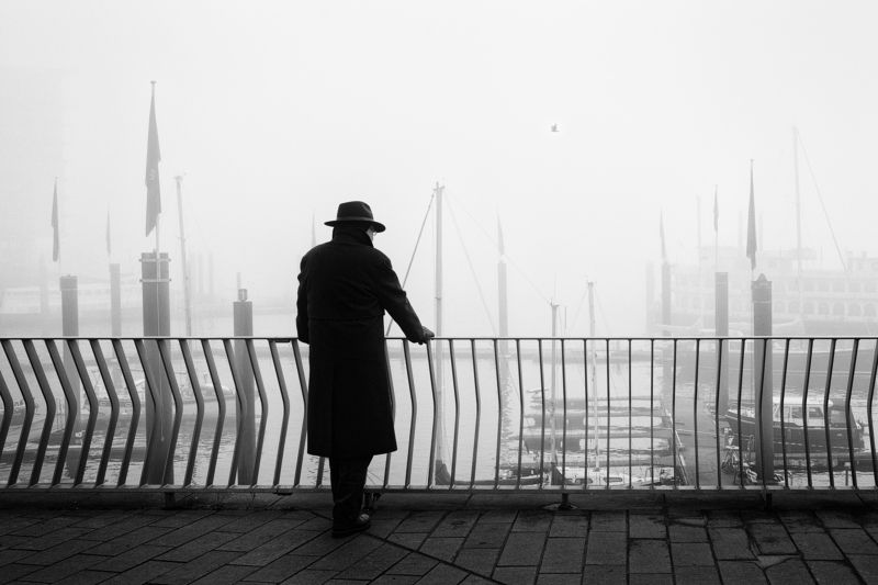 hamburg, street, person, urban, fog, mist, haze, harbour, hat Am Baumwallphoto preview