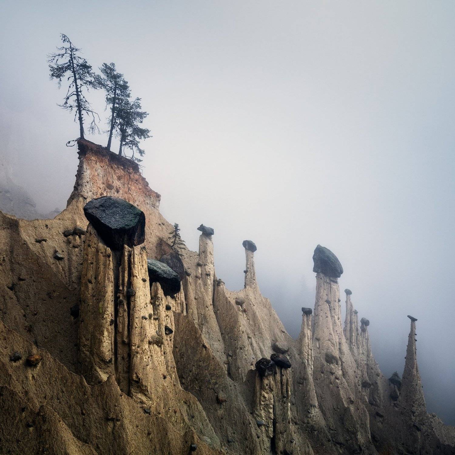 Silent Planet. Автор: Martin Rak earth pyramids, fog, mist, italy, italia, europe, landscape, nature, mood, autumn, fall, rocks, hoodoos, Martin Rak