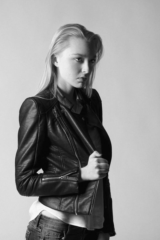 Portrait , Asen Andreev , Asen Andreev Photography , Light , Studio , B&W , Black & White , Monochrome , Contrast , Pose , Posing , Fashion , Model ,  Ivena photo preview
