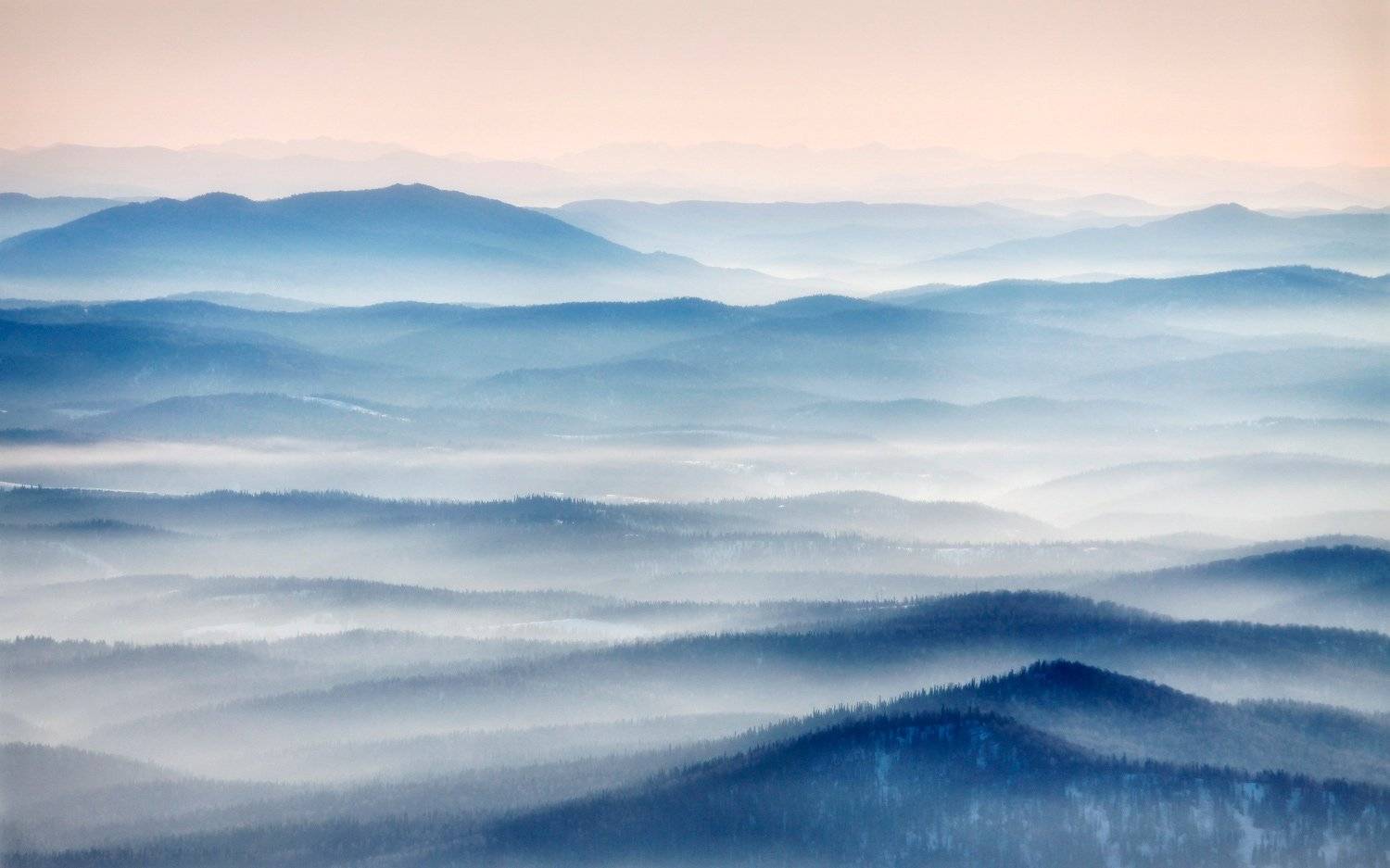 В туманной дымке уплывают горы. Автор: Галина Хвостенко , Галина Хвостенко