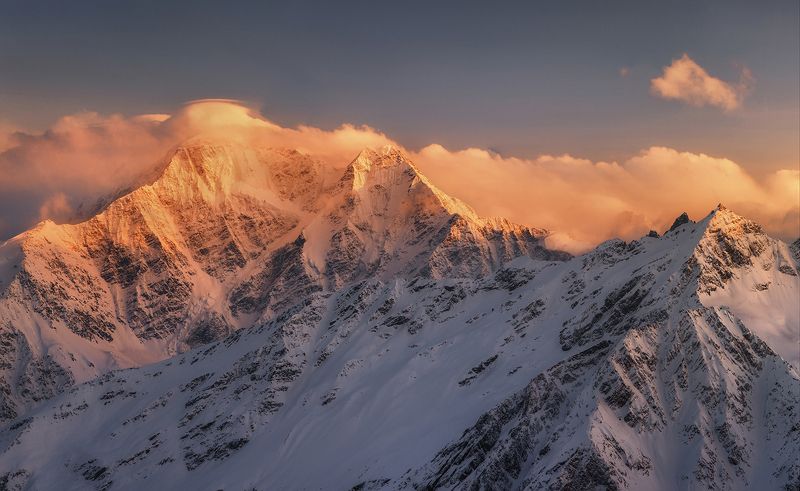 донгуз-орун, чегет, эльбрус, северный кавказ, приэльбрусье, южное приэльбрусье Пики в Огнеphoto preview
