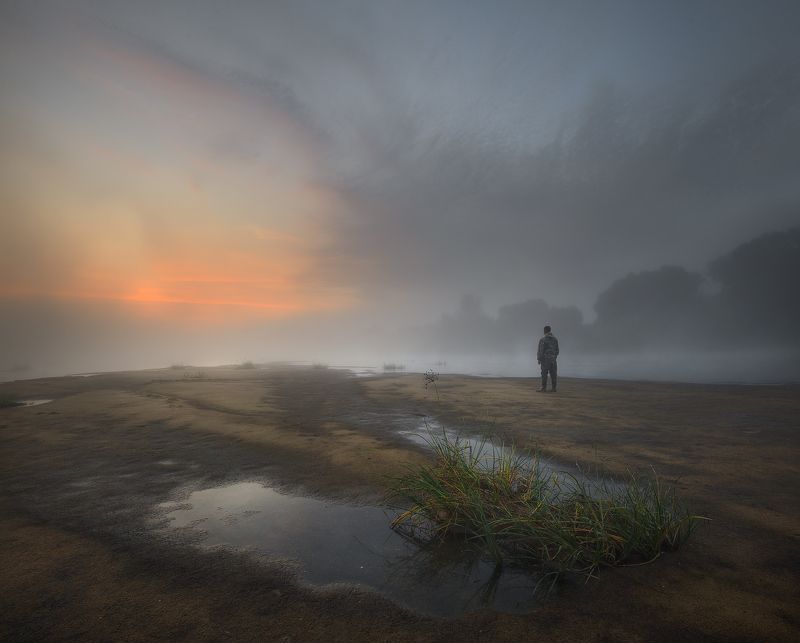 пейзаж утро река человек Там, на краюphoto preview