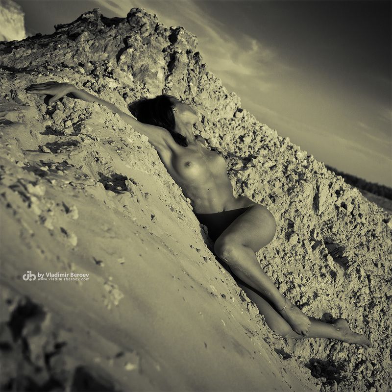 арт-ню, Владимир Бероеа, Vladimir Beroev, ню, nude, песок, фотосессия, beauty, бьюти, пленер, голая, naked Sandy Spirit. Scene 11 фото превью