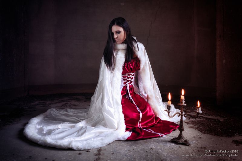 candles, model, modella, urbex, portrait, costume, cosplay The ladyphoto preview