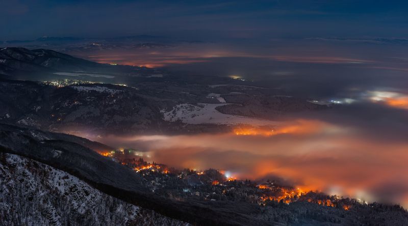 fog, foggy, landscape, mountain, city, cityscape, snow, night, light, nikon, sky Foggyphoto preview