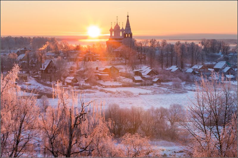 россия, ивановская обл, дунилово В лучах рассвета золотогоphoto preview