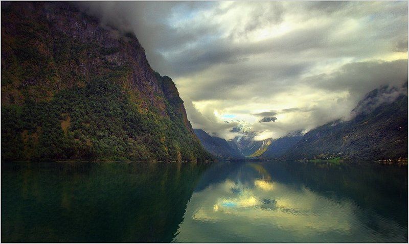 норвегия, фьорд Свет в конце тоннеляphoto preview