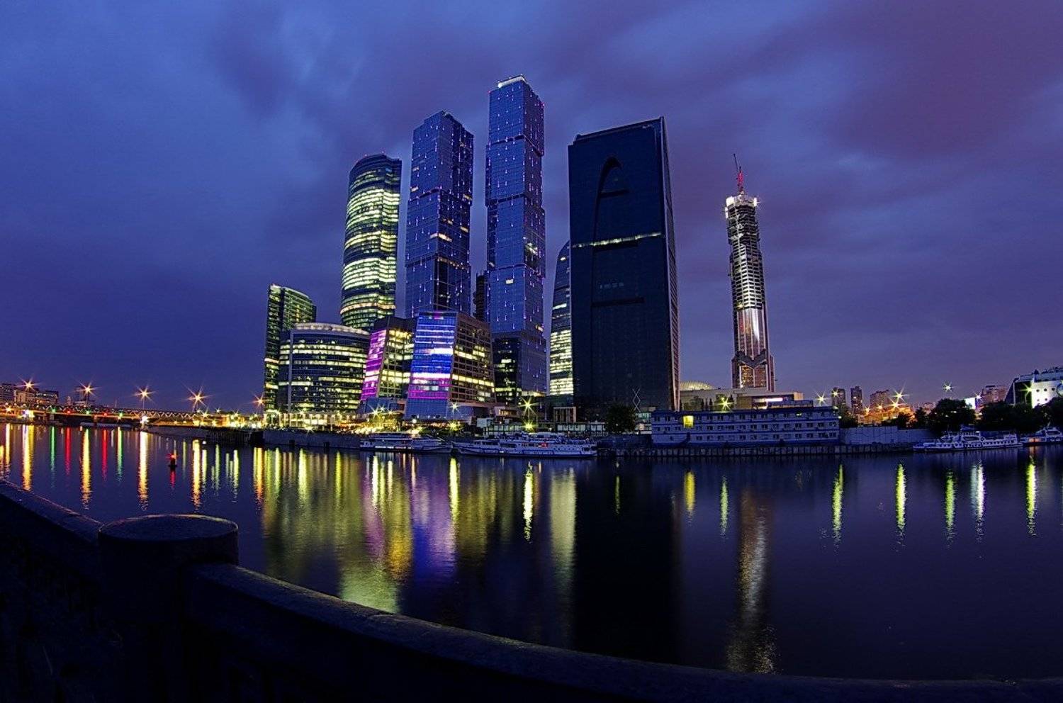 1001я... ))). Автор: Арсен Алабердов москва-сити, ночь, город, вода, Арсен Алабердов