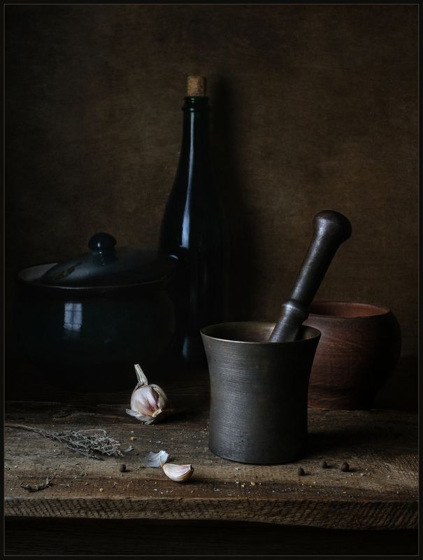 ступка, чеснок, горшок, бутылка, натюрморт ***photo preview