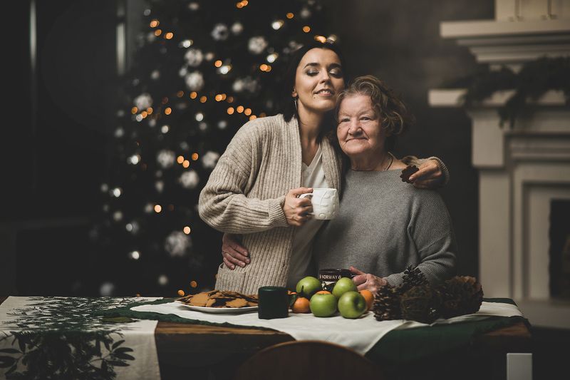 Бабушка и внучкаphoto preview