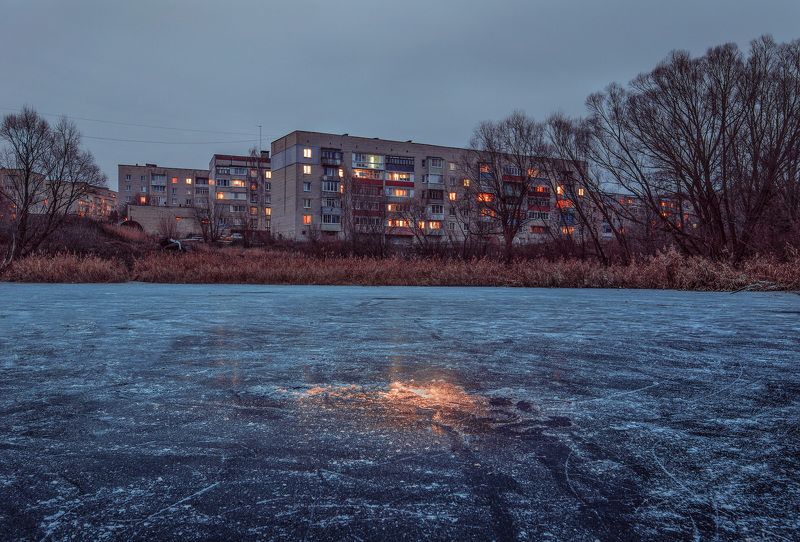 город, сумерки, Скопин Дом детства и первый лёдphoto preview