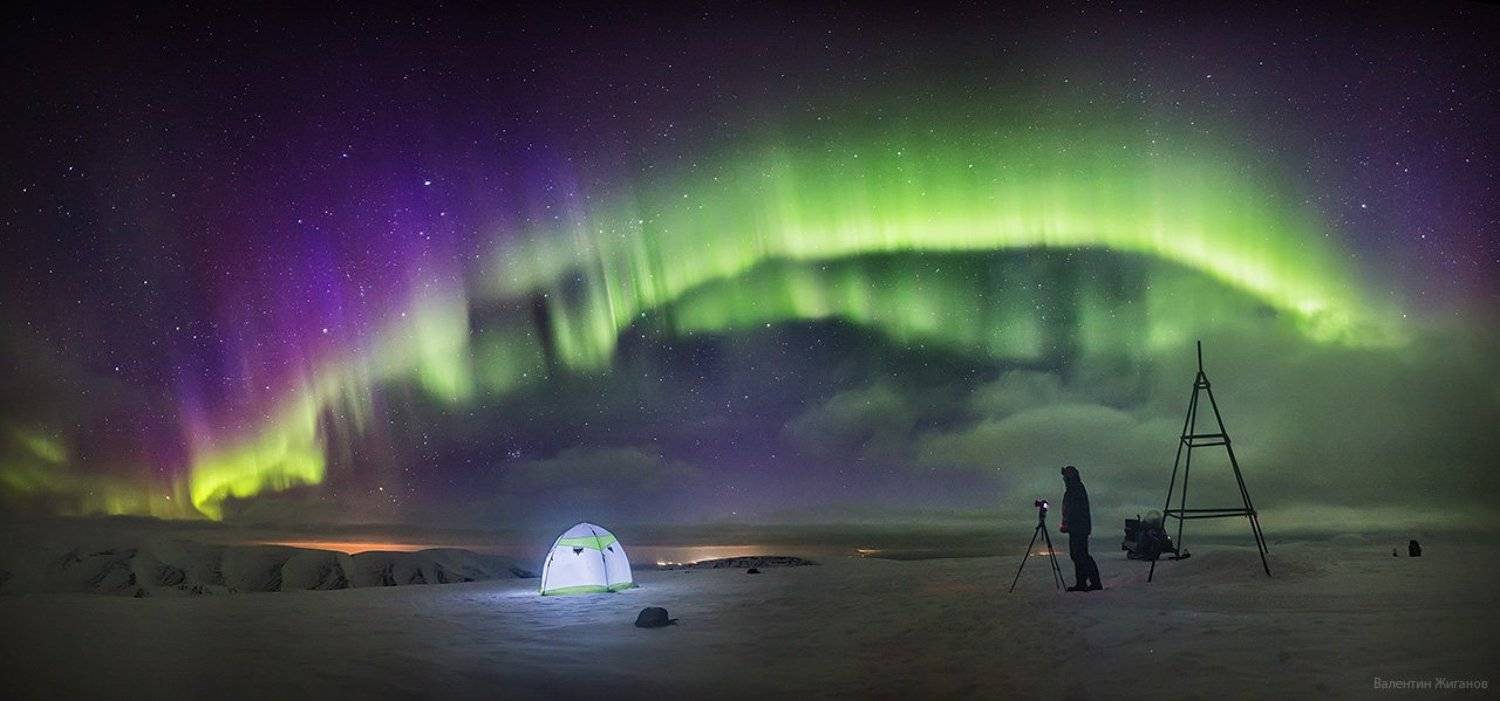 На вершине горы. Автор: Валентин Жиганов Хибины, сияние, мурманская, полярное сияние, горы, палатка, Валентин Жиганов