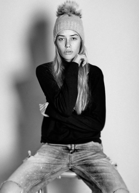 Light, Fashion , Pose , Portrait , Asen Andreev, Asen Andreev Photography , Studio , Model , B&W , Black & White, Monochrome, Posing Annaphoto preview