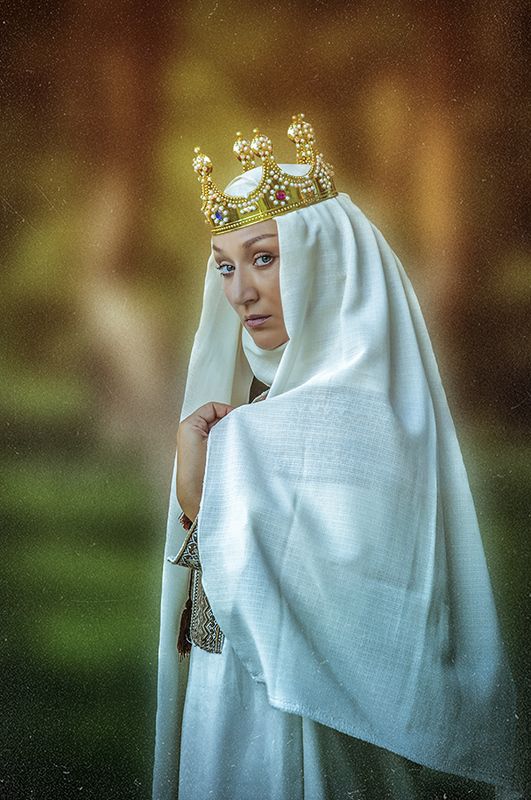княгиня, фото, постановочная фотография, портрет, жанр, жанровый портрет, свет, взгляд, девушка, глаза, корона, люди, княгиня ольга, знаменитости Княгиня Ольгаphoto preview
