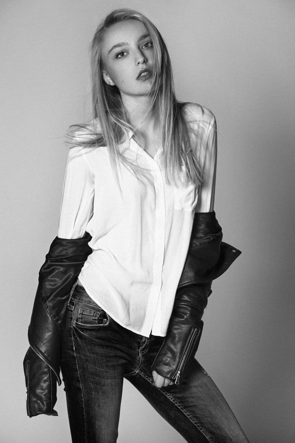 Pose , Asen Andreev , Asen Andreev Photography , Posing , Fashion , Portrait , Model , Portrait , B&W , Studio , Black & White, Monochrome , Contrast, asen