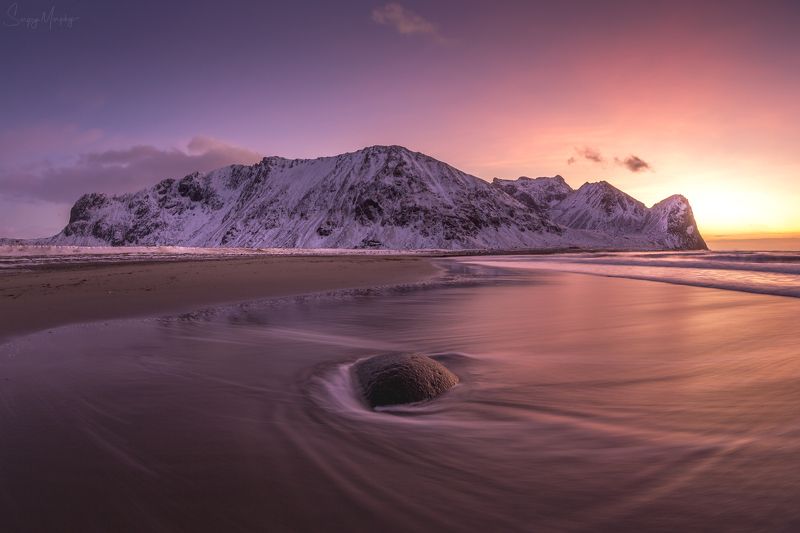 sunrise. norway. Almost symmetrical. Sunrise. Norway.photo preview