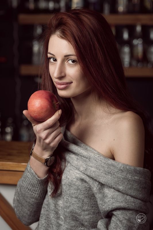 Здесь бар, мы не предлагаем яблоки!photo preview