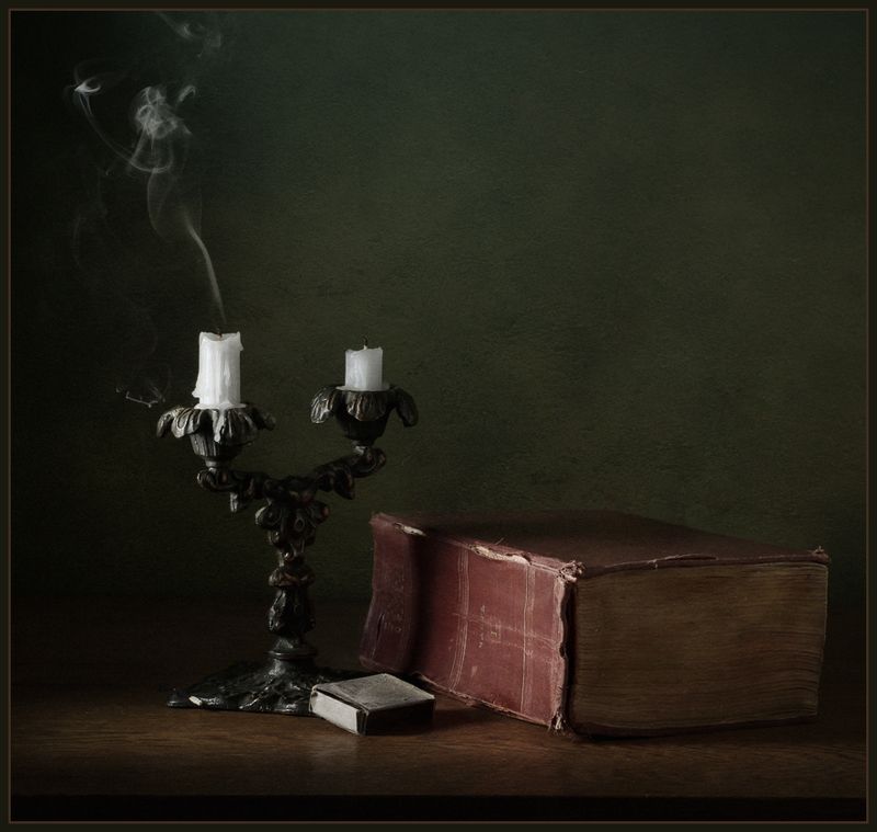 натюрморт, книга, подсвечник, свечи, спички ***photo preview