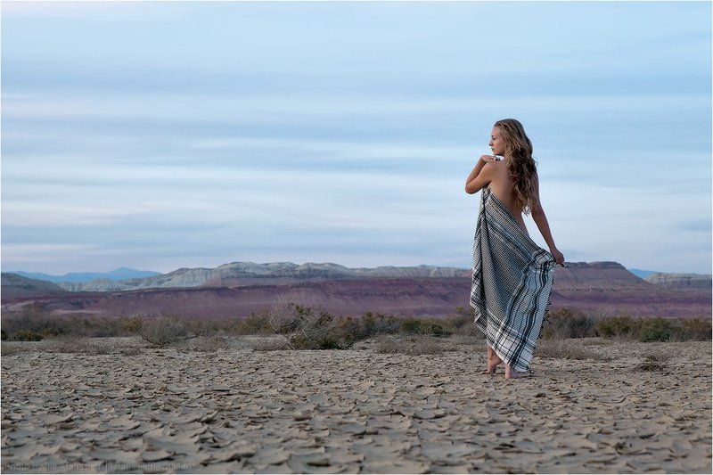 алтын-эмель, горы актау Алтын-Эмель и Настя, октябрь 2011 г. разphoto preview